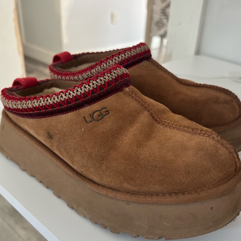 Used Authentic Chestnut Tasman Platform Uggs